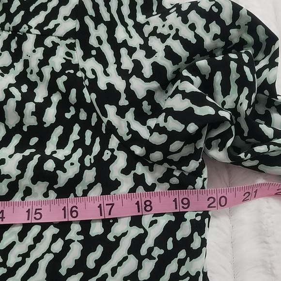 DANA BUCHMAN abstract graphic blouse top office travel EUC - Picture 6 of 8